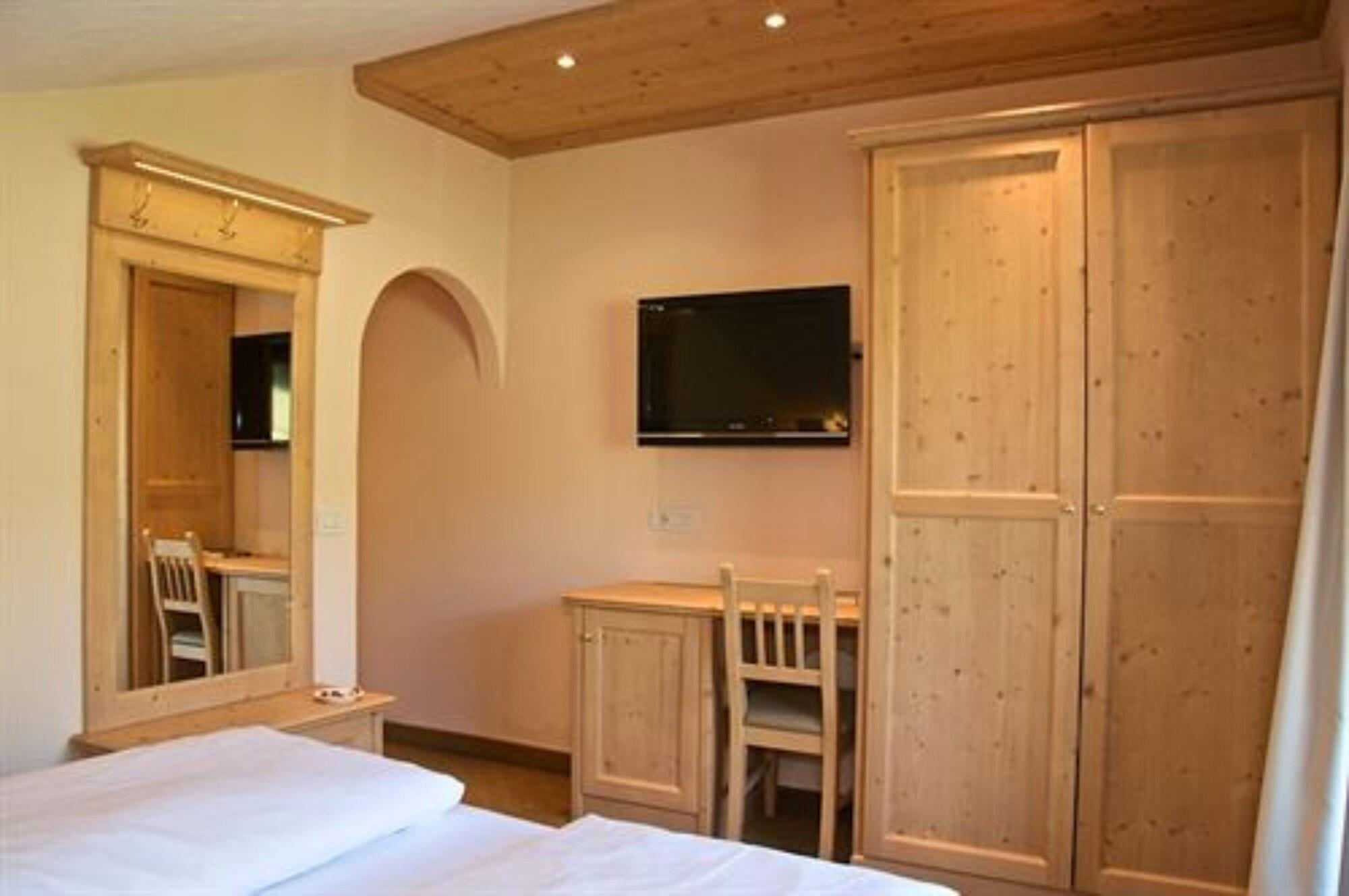 Alexander Charme Hotel Livigno Exteriör bild