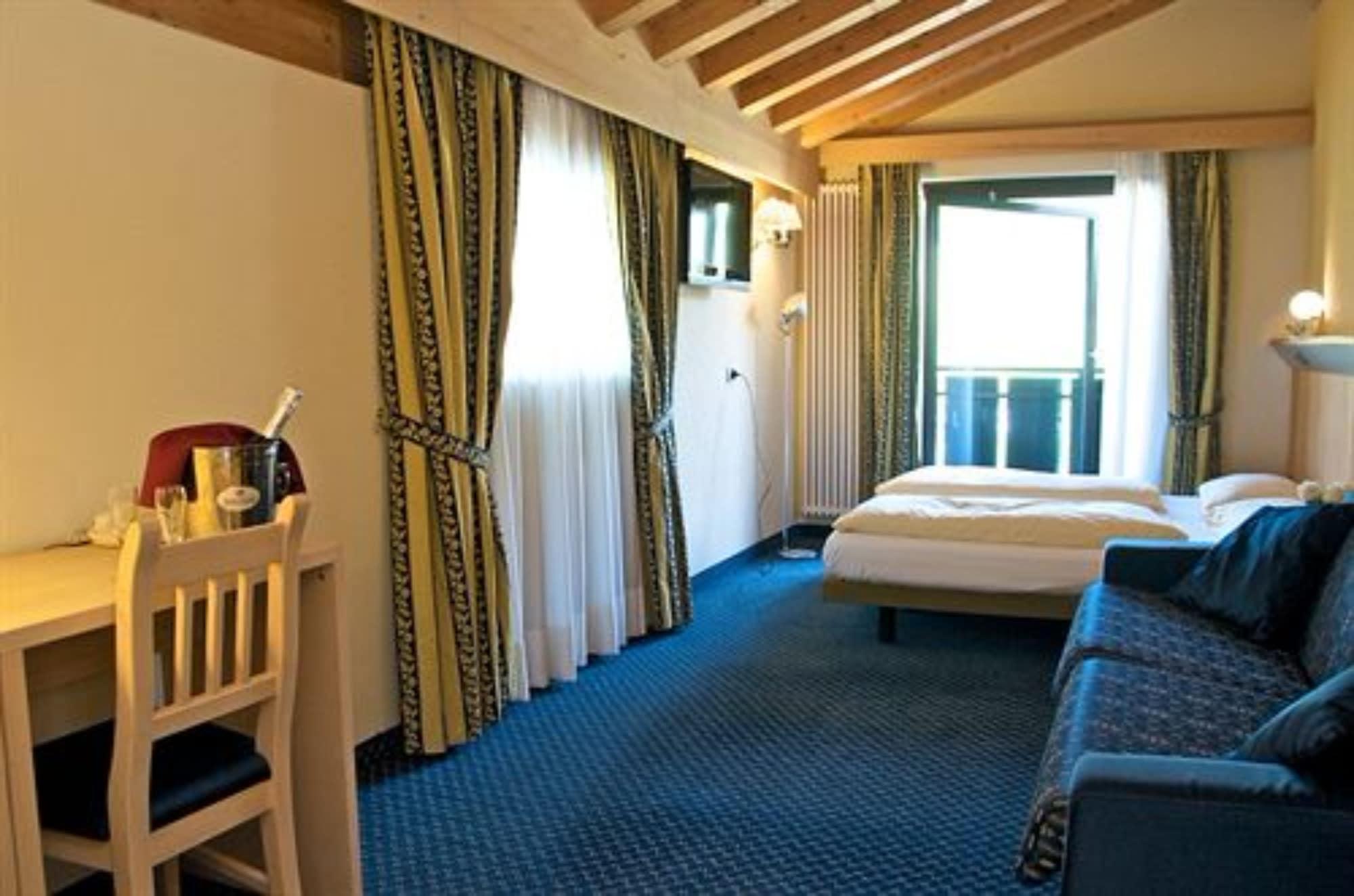 Alexander Charme Hotel Livigno Exteriör bild
