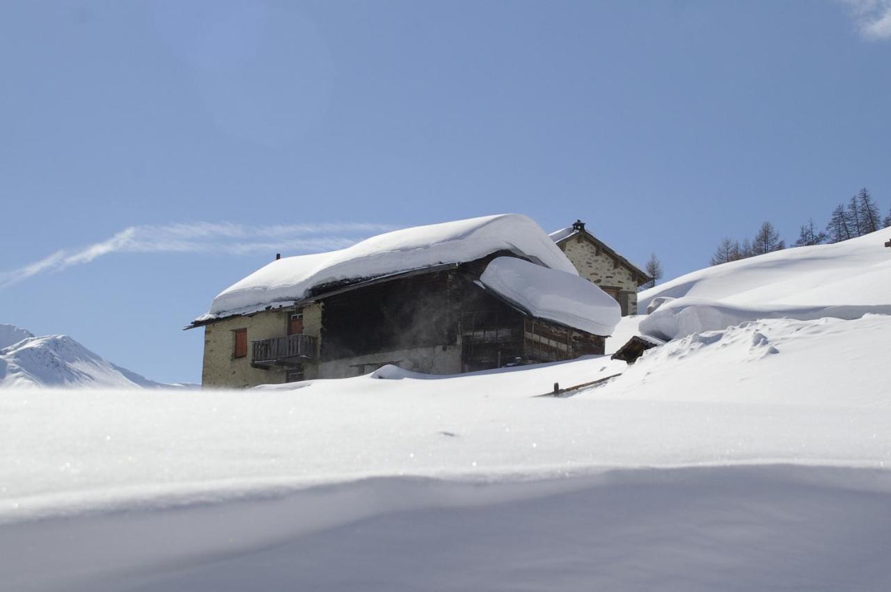 Alexander Charme Hotel Livigno Exteriör bild